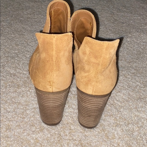 Tan and brown heels - Picture 3 of 4